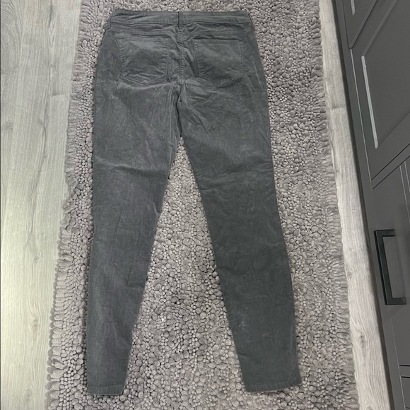 🎉HP🎉 Old Navy 🤩 Rockstar Midrise Corduroy Pants - 8 Petite - Hard to Find - Picture 2 of 7